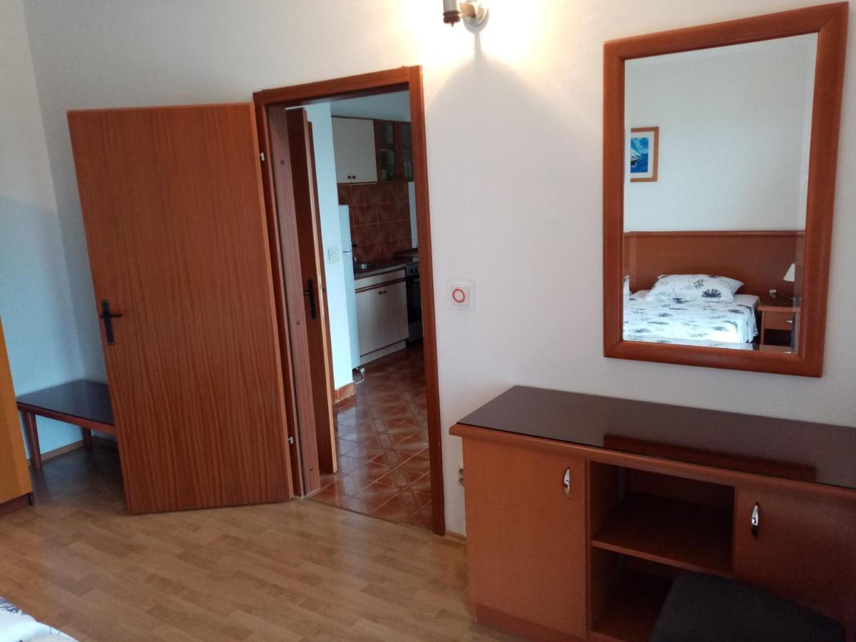 Apartmani Nado Majica Sveti Filip i Jakov Eksteriør billede