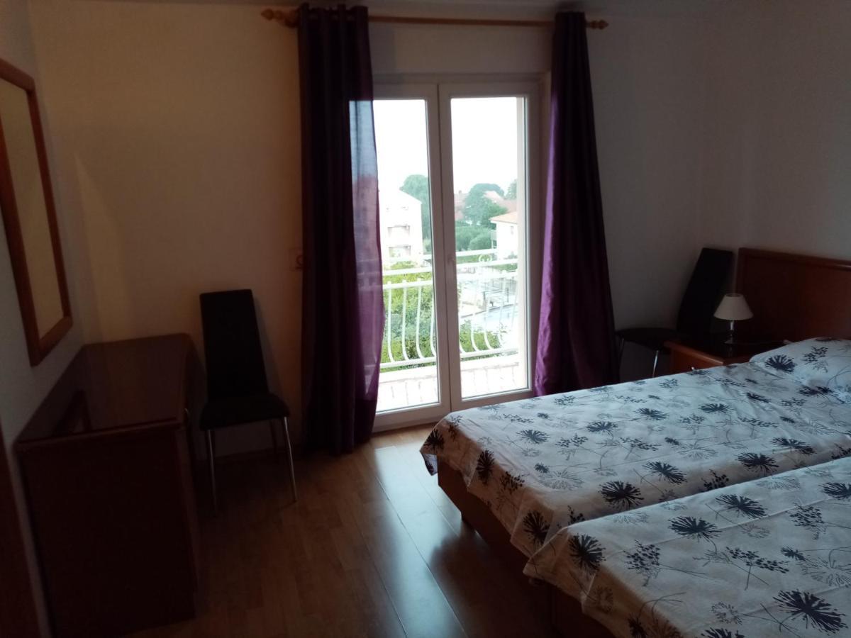 Apartmani Nado Majica Sveti Filip i Jakov Eksteriør billede