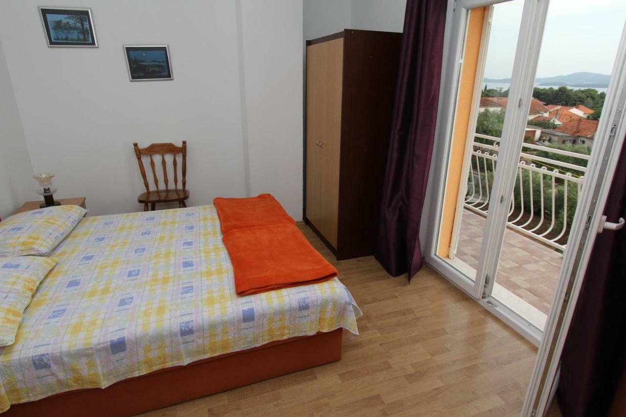 Apartmani Nado Majica Sveti Filip i Jakov Eksteriør billede