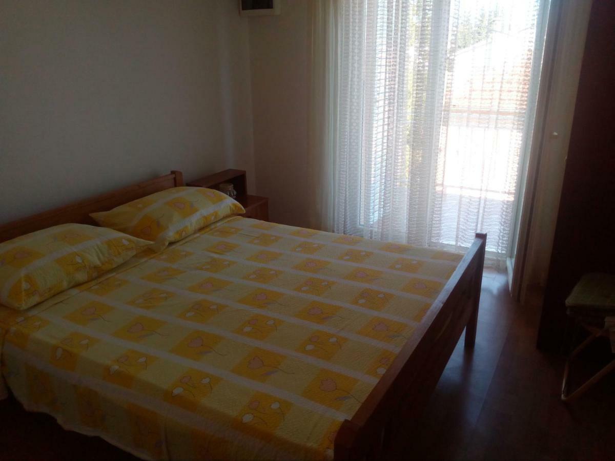 Apartmani Nado Majica Sveti Filip i Jakov Eksteriør billede